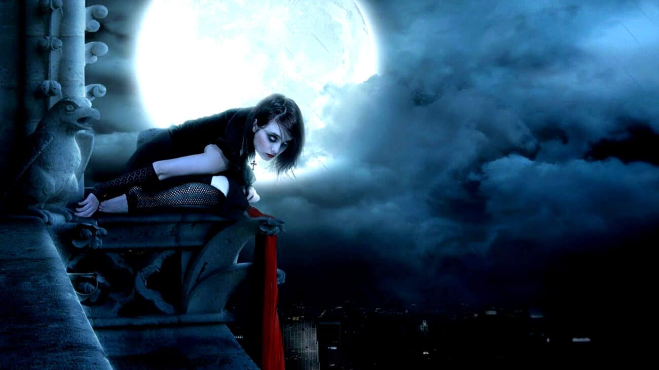 Femme gothique et pleine lune wallpaper